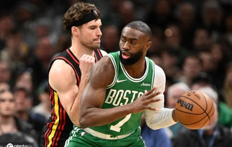 约翰逊19+14布朗21分 老鹰击败凯尔特人4连胜