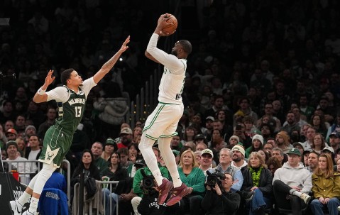 布朗30+13罗林斯25分 凯尔特人大胜雄鹿