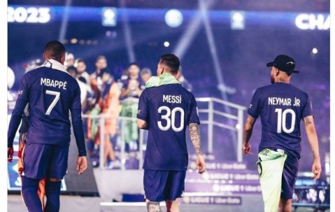 梅西将对阵旧主！法甲官方晒昔日巴黎三叉戟合照