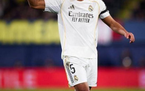 西甲第1易主，姆巴佩梅开二度造法国足球历史，皇马2-0黄潜登顶