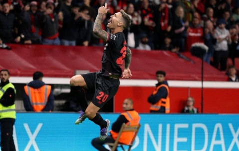 演我？滕哈赫一离队 药厂原地复活：9打11斩血性3-1 拿下德甲首胜