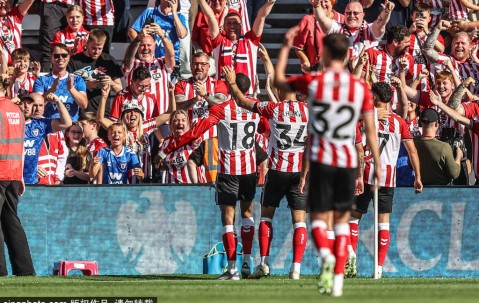 黑猫归来！桑德兰重返英超首秀3球大胜 夏窗豪掷上亿引援