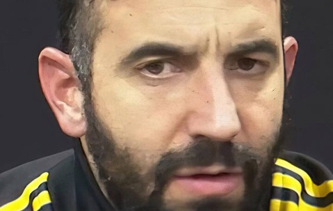 曼联冬窗或压哨补中场，拉爵坚信阵容足够挺进欧冠，继续力挺阿莫林