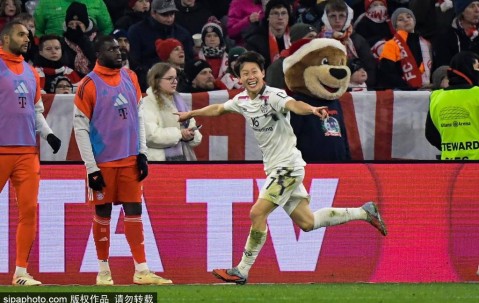 拜仁慕尼黑大胜沃尔夫斯堡：德甲重启，乌龙球纪录之夜