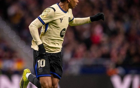 足坛一夜动态：小蜜蜂蜇伤阿森纳，曼城渔翁得利，马竞4-0血洗巴萨