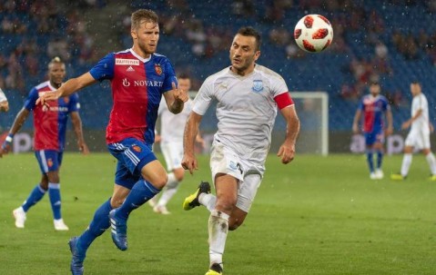 欧冠资格赛：巴塞尔强攻遇哥本哈根铁壁，谁能抢占晋级先机？