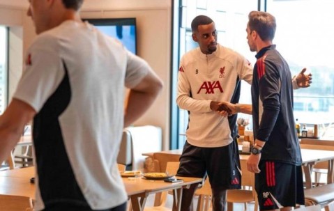 利物浦官方晒照，伊萨克完成在俱乐部的首次训练