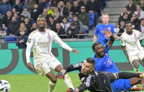 法甲豪门遭降级！里昂含泪抗议，降级欧战成荒谬