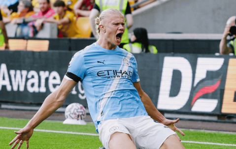 哈兰德双响，超越快乐男孩！新援传射建功，曼城4-0狼队夺开门红