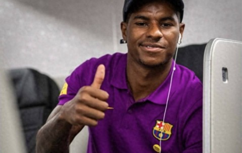 巴萨下达逐客令，11年功勋失宠！被弗里克撤销队长，88%球迷赞成