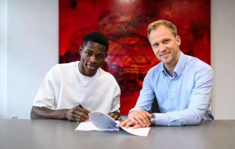 官方：勒沃库森签下18岁西乙前锋科法内，合约至2029年