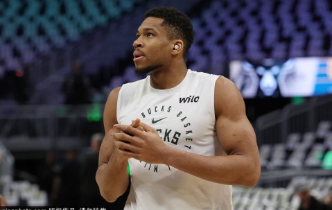 曝雄鹿劝说字母哥留队 强调一人一城、东部好争冠