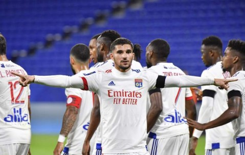 巴塞尔主场强势，维拉欧冠黑马，两队争夺小组前二。