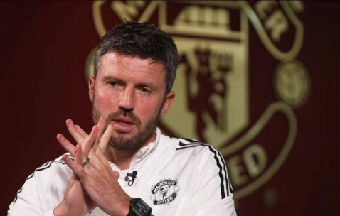 曼联已明确新帅遴选计划，卡里克能否入围全凭战绩，教练团队协同成关键