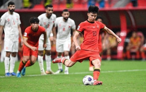 国足收官第2天，王钰栋留洋法甲重大突破，范志毅承诺帮他找关系