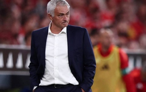 回来了！熟悉的穆里尼奥，送出2分后痛斥裁判，两个亚军都要下课