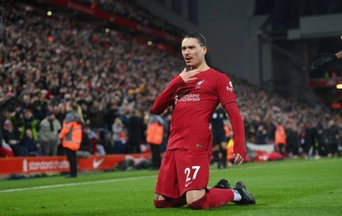 记者：利物浦等待努涅斯确认是否愿意加盟新月，转会可能今天敲定