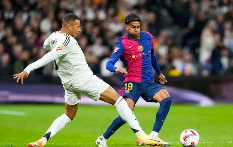 西超杯决赛：巴萨迎战皇马，力求复仇卫冕三冠王