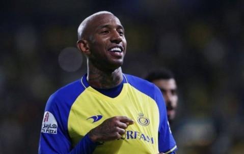 穆里尼奥再掀舆论狂潮，25分钟11打10换来0：0，裁判两度改变比赛