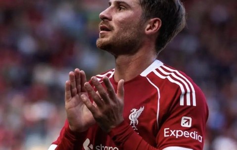 伤病+战术失衡！利物浦中场混乱，斯洛特调整战术迫在眉睫