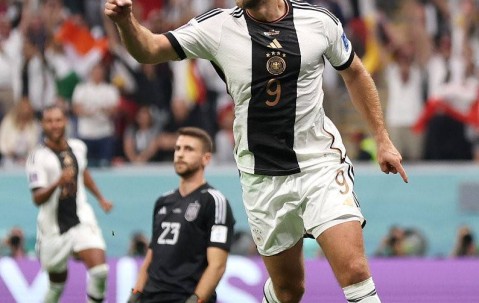 500万欧赌注！AC米兰签下失意锋霸，9号球衣背后的救赎与期待