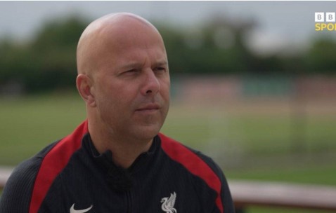 斯洛特回应阿尔特塔言论：联赛夺冠靠实力 欧冠才需运气