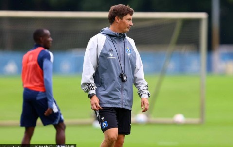 德甲球队汉堡训练备战比赛</title>
        
    <title>德甲球队汉堡训练备战比赛