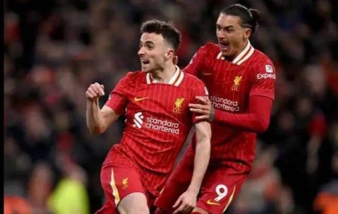 震惊！4200万欧就想挖利物浦神锋？那不勒斯这波操作太狠，红军该咬牙放人吗？