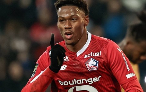 法甲游出一条大鱼25球12助攻堪称超级神锋0转会费3大意甲豪门哄抢