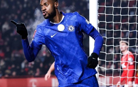 狂轰5球+终结5场不胜！切尔西新帅首秀大胜，将对决阿森纳