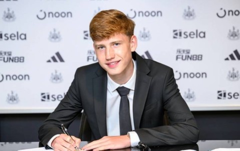 挖角利物浦！纽卡官方：利物浦16岁小将艾萨克-莫兰加盟球队