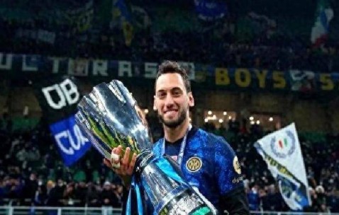 3000万到2000万！恰尔汗奥卢或转投费内巴切，国米盯上扎卡