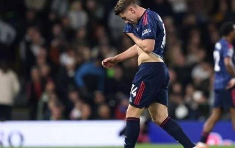 近10轮仅1球！6400万英镑锋霸迷失英超，阿森纳的锋线支柱又落空？