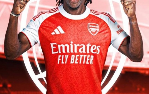 罗马诺：埃泽转会文件已签署，必须及时完成手续才能出战利兹联