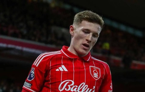 1亿英镑！曼联盯上诺丁汉中场，多队争抢，转会局面或错综复杂