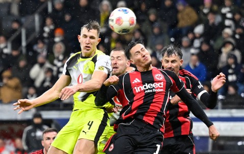 （体育）足球——德甲：法兰克福平多特蒙德