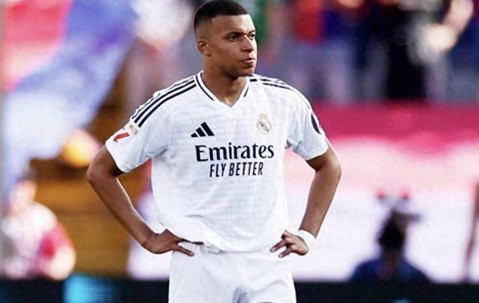 西甲最佳阵容出炉：姆巴佩领衔！巴萨4大巨星入选，维尼修斯无缘