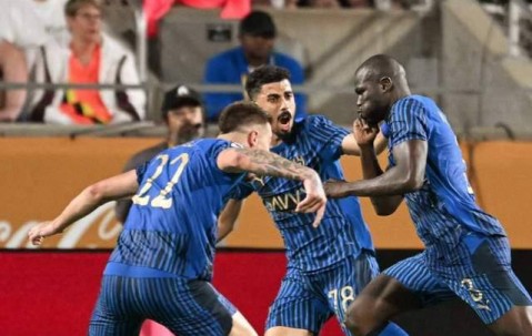 世俱杯史诗之战：新月4-3淘汰曼城，FIFA主席惊讶不已