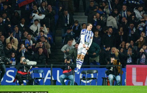 巴萨3-0完胜重返榜首！西甲争冠进入白热化，与皇马仅差1分