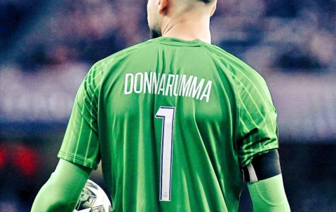 曝曼联签大巴黎门神，多纳鲁马要20万镑周薪，3500万欧元抛售奥纳纳