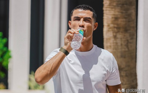 欧洲足坛炸锅夜：C罗续约引发沙特，枪手疯狂扫货，米兰城变天