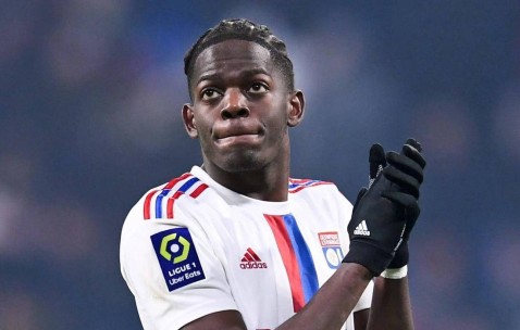 据报道：利物浦考虑以7400万英镑的解约条款签下德甲俱乐部后卫