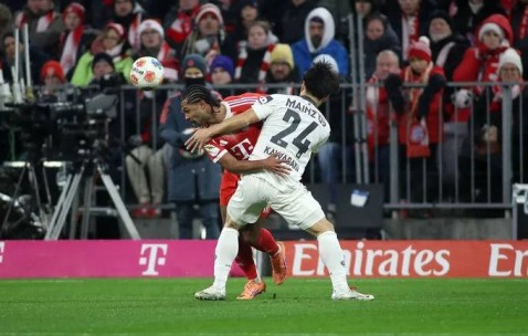 欧冠6冠王惊险保分，拜仁85%控球狂轰24脚，创造52年德甲神迹