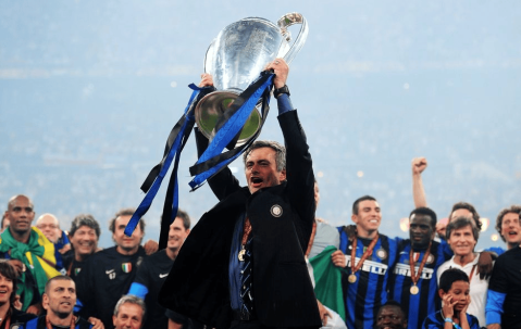 穆里尼奥执教曼联第二年获得亚军，算得上成功吗？