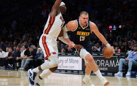 韧带没损伤！约基奇遭左膝过度伸展 将在四周后复查