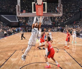 爱德华兹13+2文班空砍14+6 美国星辰队胜世界队