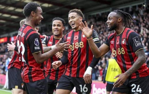 一场2-0诞生英超最大黑马，夏窗后防被挖空，如今力压利物浦、曼城排第二