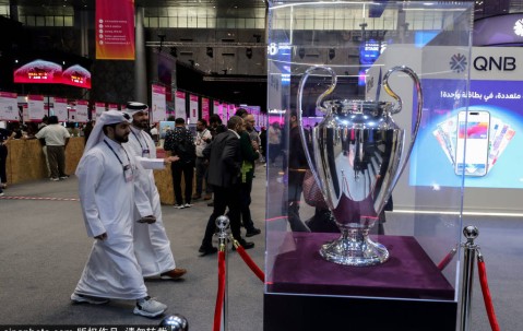 欧冠联赛冠军奖杯在多哈进行展览