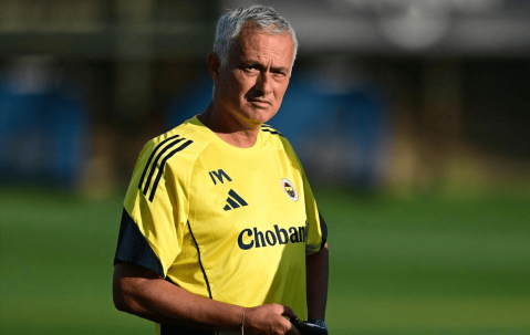 0-0，多一人未能取胜，62岁穆帅率队在主场跟欧冠2冠王握手言和