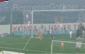 3-1，格里马尔多任意球双响，9人德甲第12掀翻德甲第2，滕哈赫前东家赛季首胜